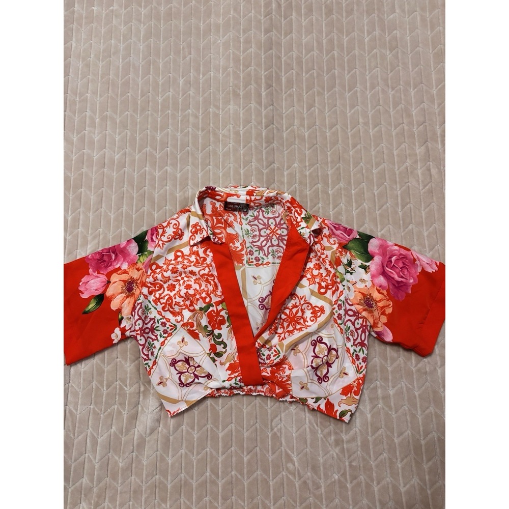 LULUMARI Size M Floral Tile Print Wrap Front Crop Blouse Satin Crossover Top - Picture 7 of 12